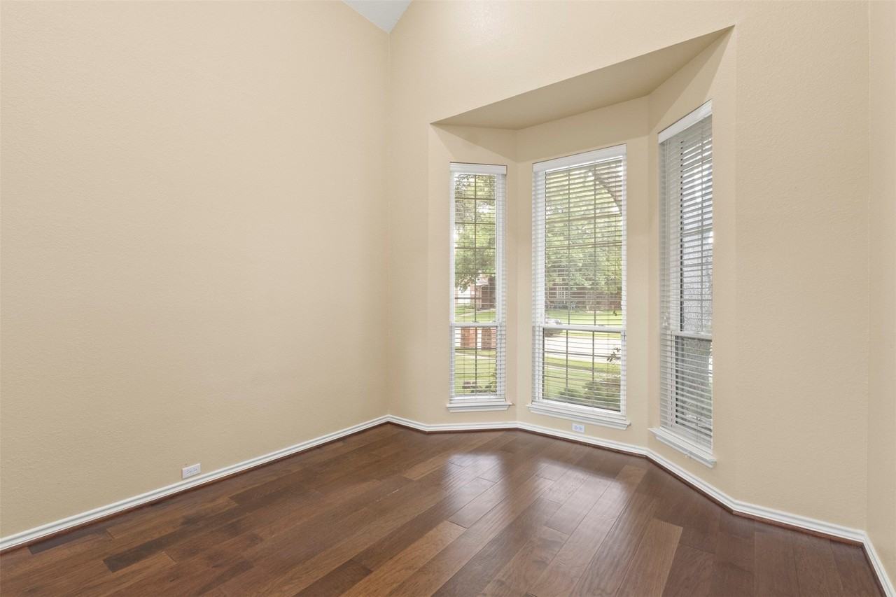 3817 Peppertree Dr - Photo 5 of 28