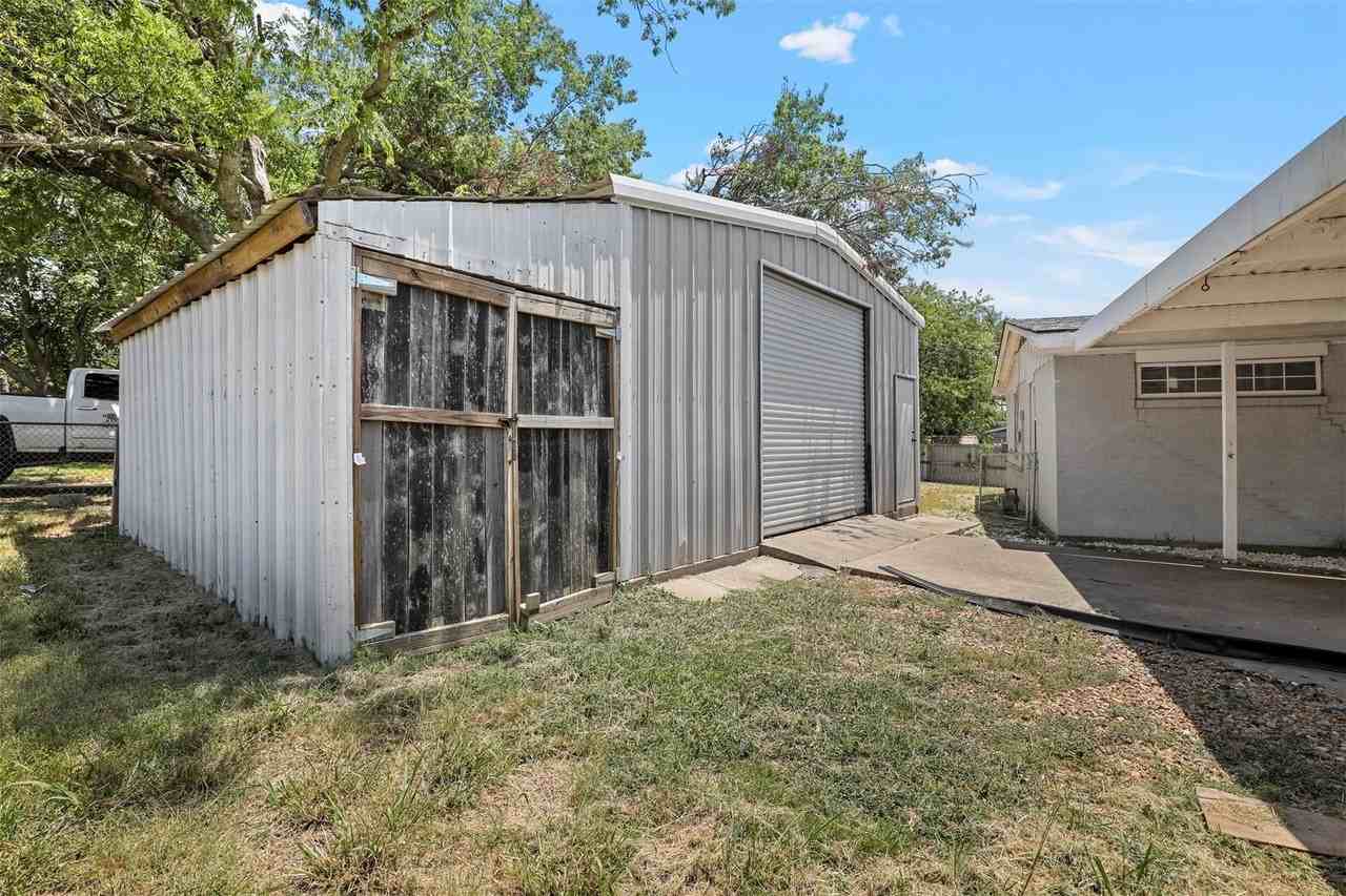 811 N Grant Dr - Photo 4 of 5