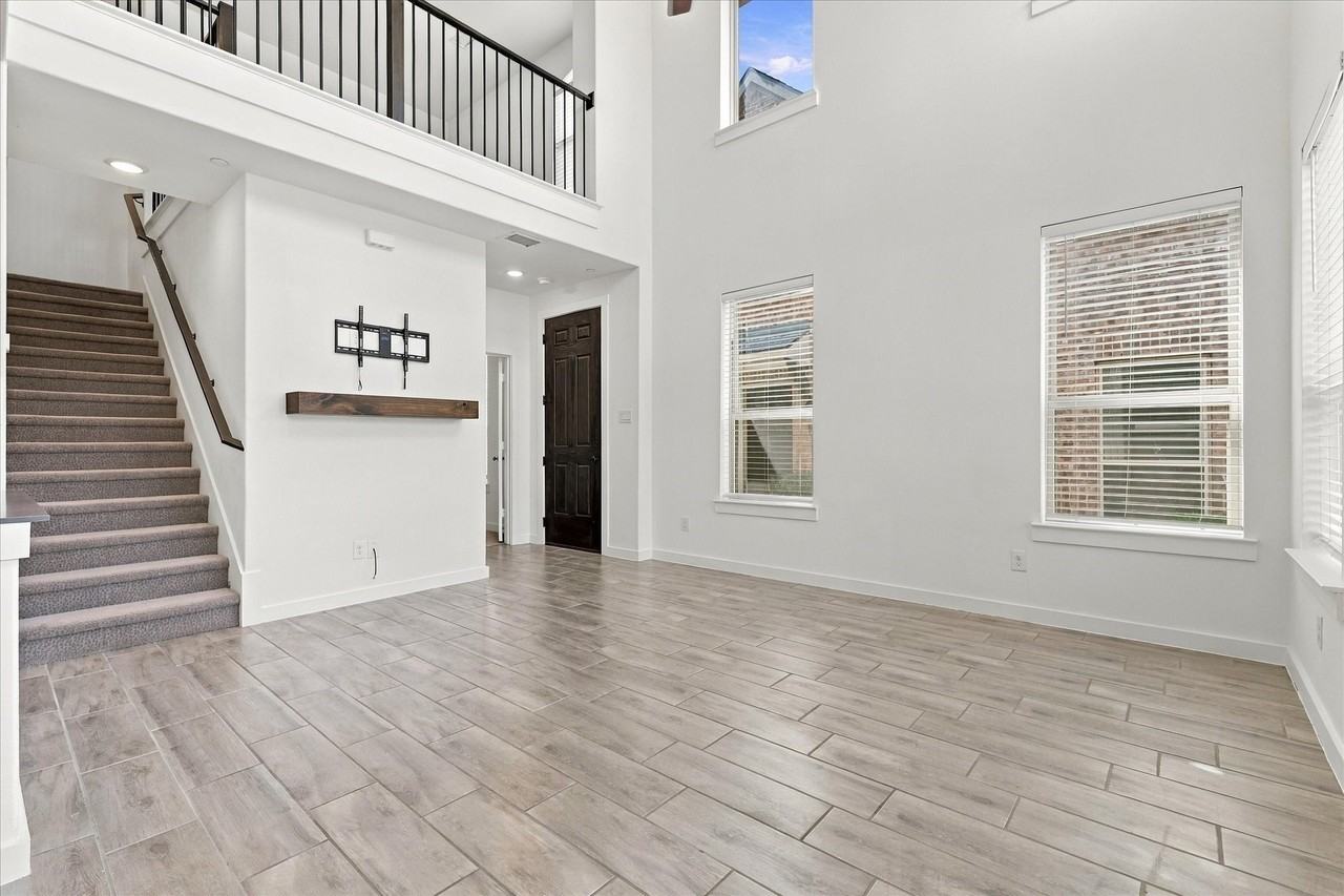 2737 Splendor Ln - Photo 4 of 39