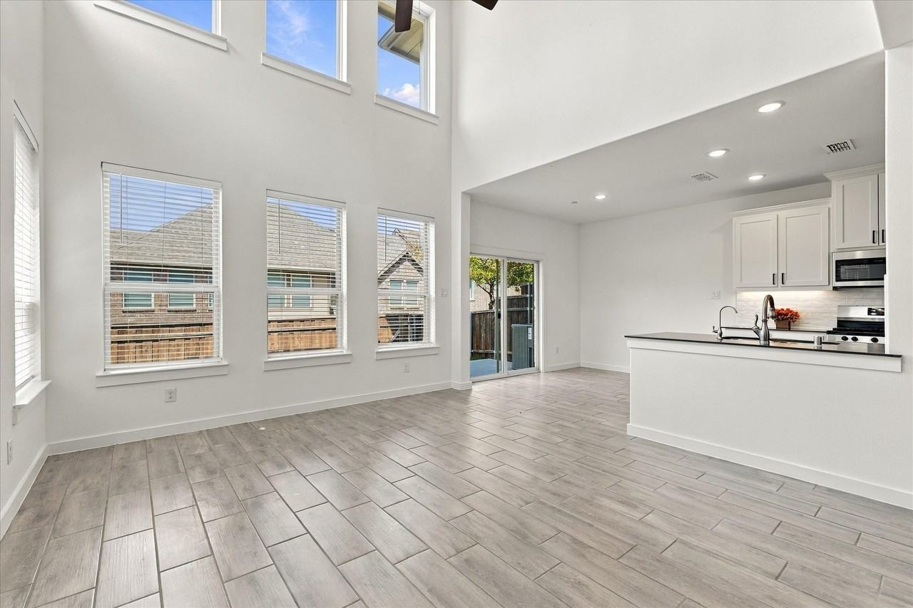 2737 Splendor Ln - Photo 6 of 39