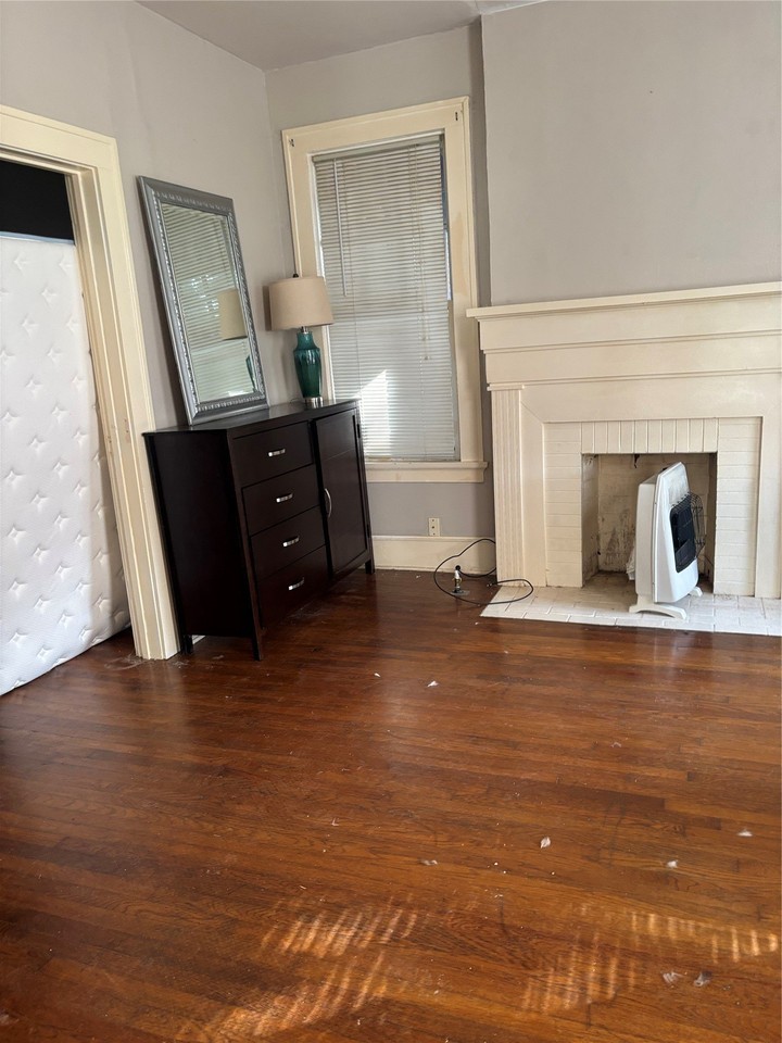 5222 Columbia Ave - Photo 4 of 10