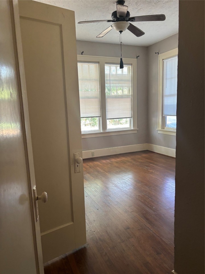 5222 Columbia Ave - Photo 6 of 10