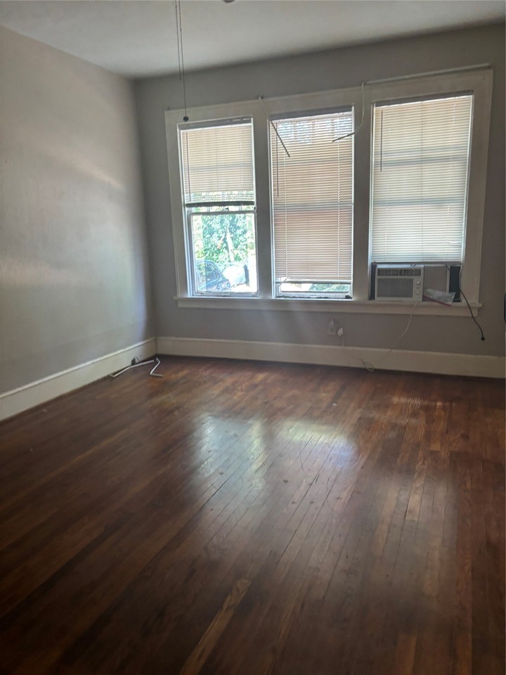 5222 Columbia Ave - Photo 7 of 10