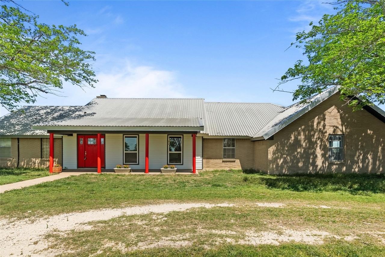 9518 County Road 913 - Photo 2 of 38