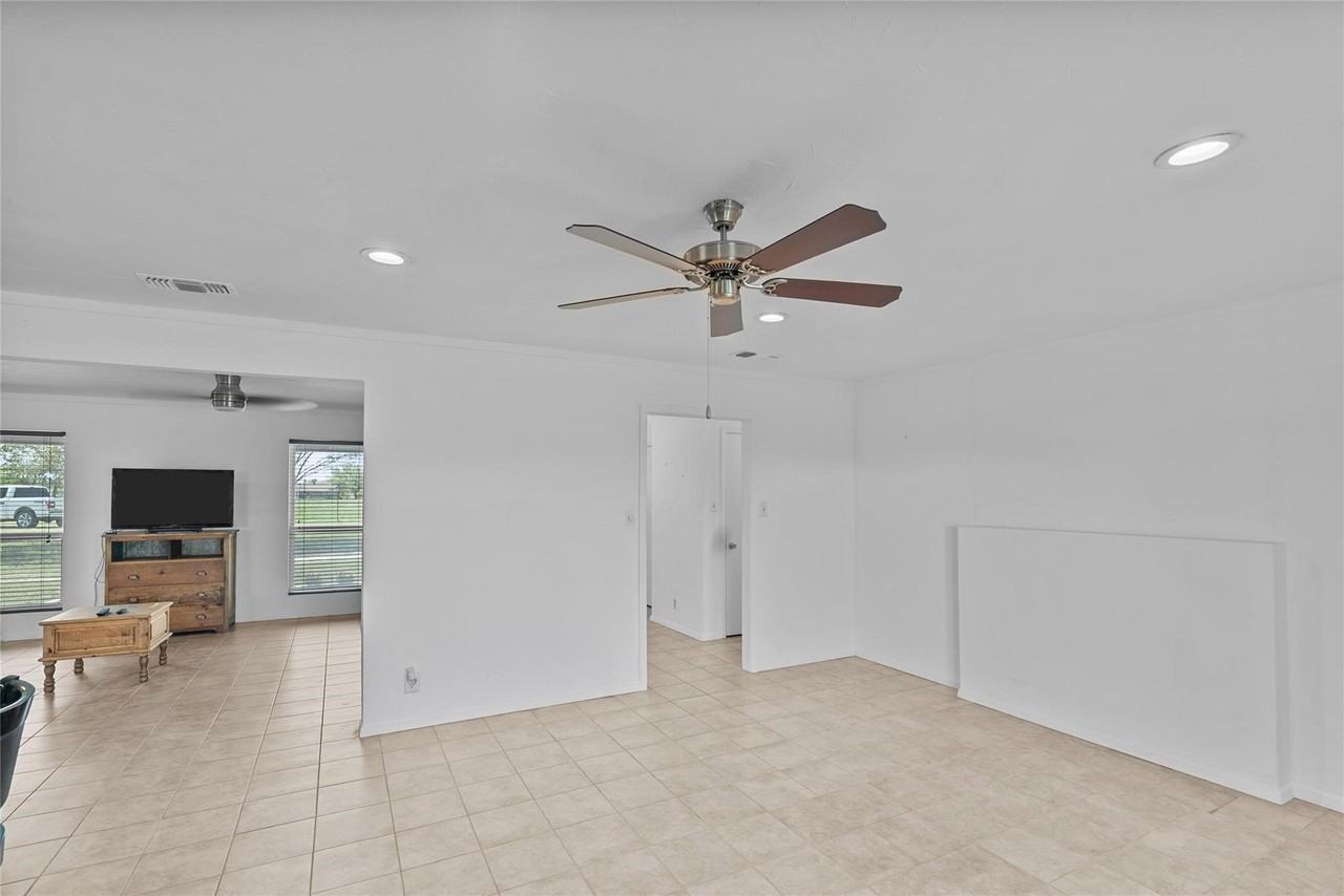 9518 County Road 913 - Photo 7 of 38