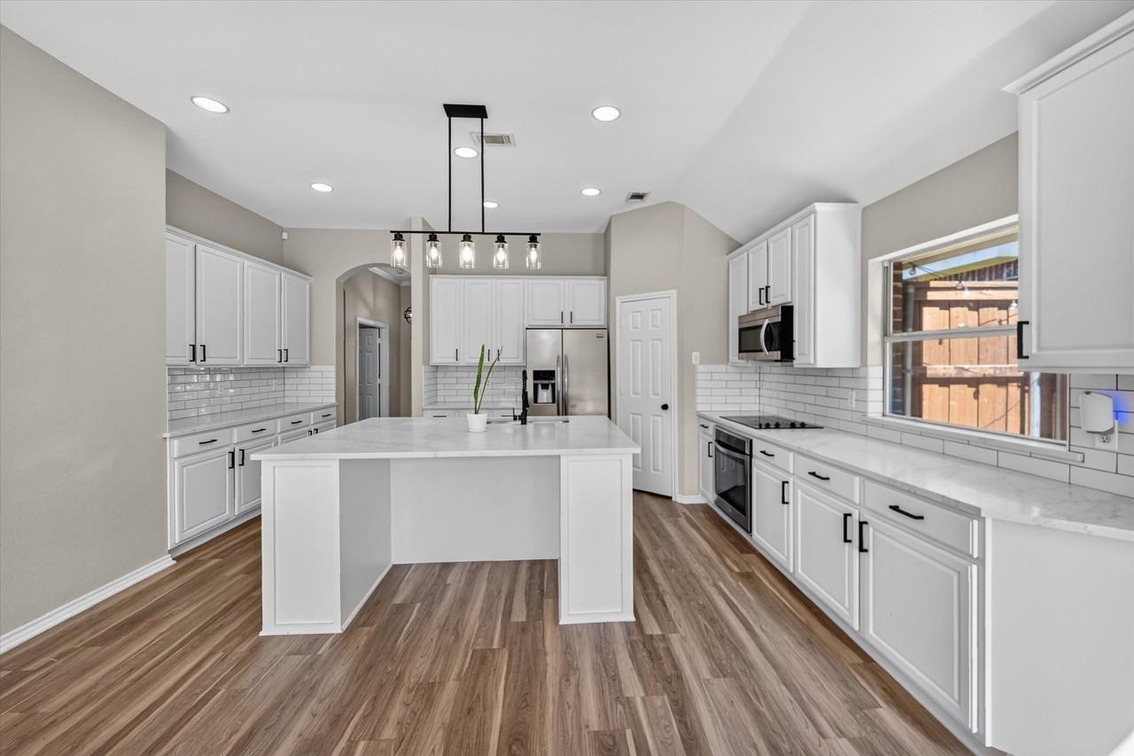 2503 Windgate Ln - Photo 6 of 19