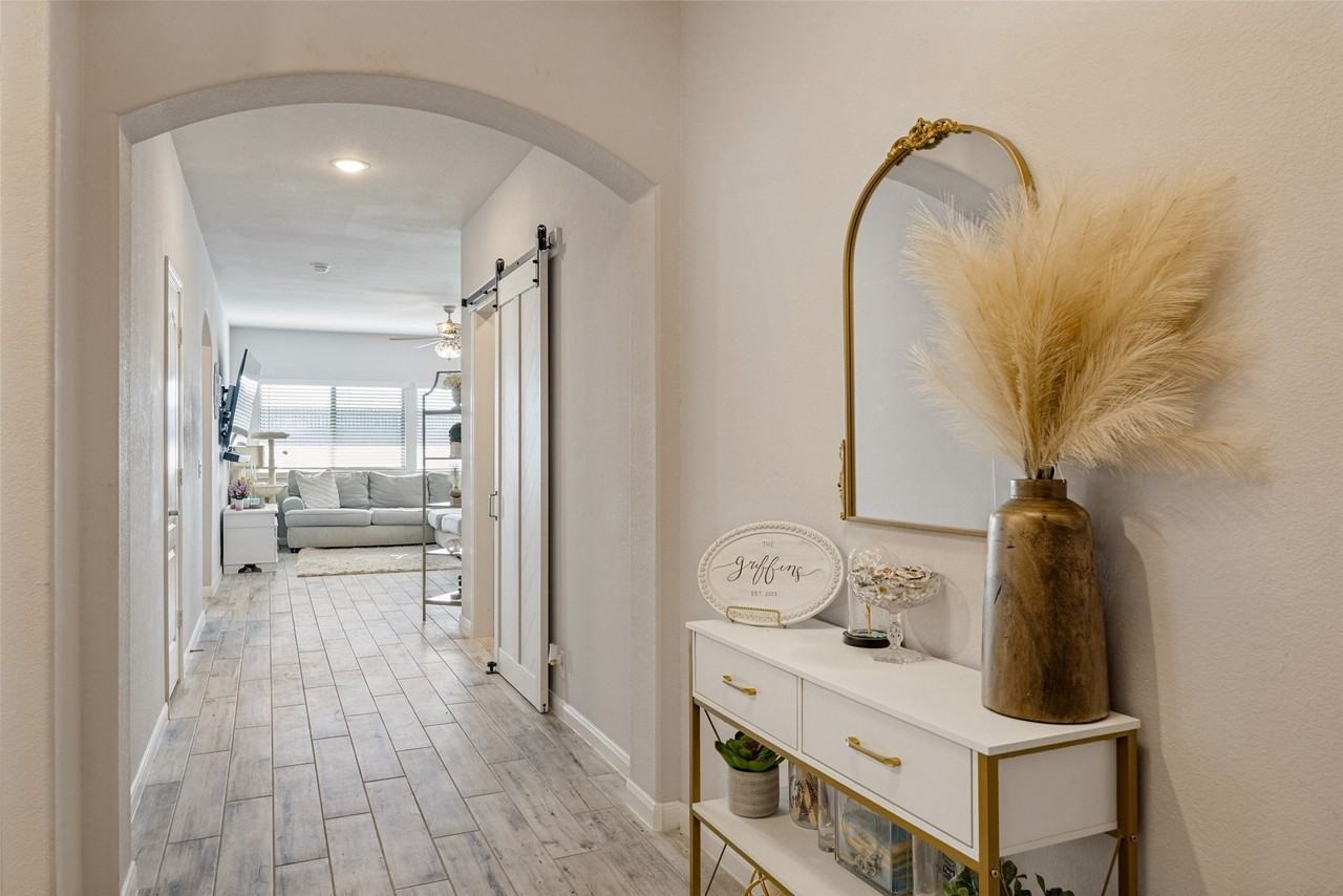 828 Foxtail Bnd - Photo 3 of 37