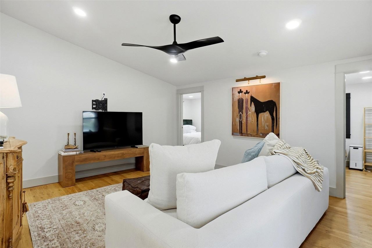 203 Evans St - Photo 7 of 20