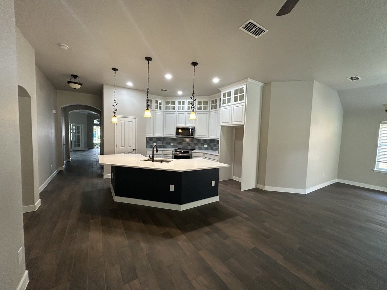 812 Ridge Point Dr - Photo 2 of 8