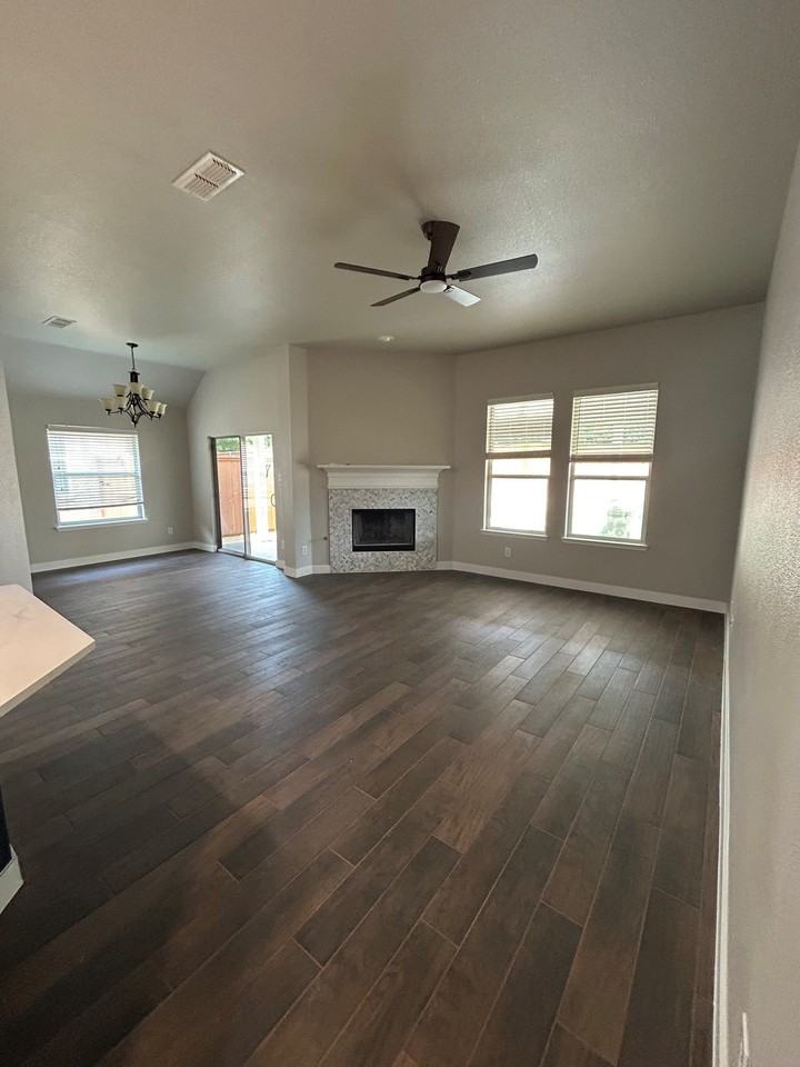 812 Ridge Point Dr - Photo 3 of 8