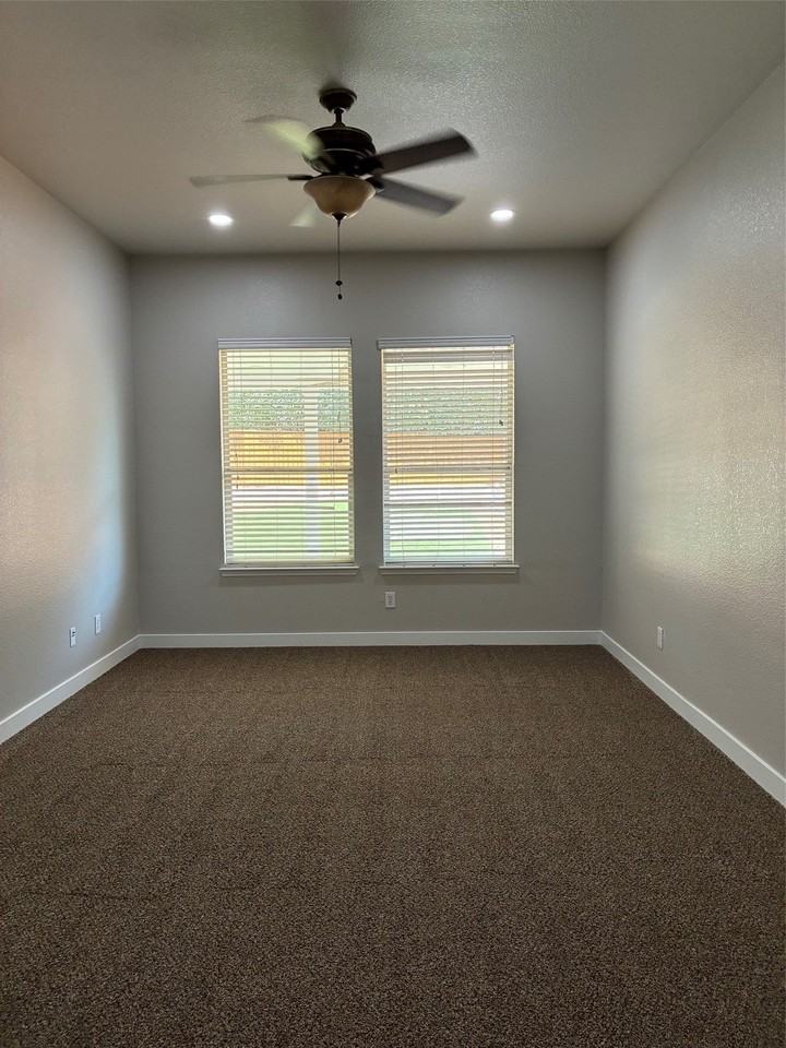 812 Ridge Point Dr - Photo 5 of 8
