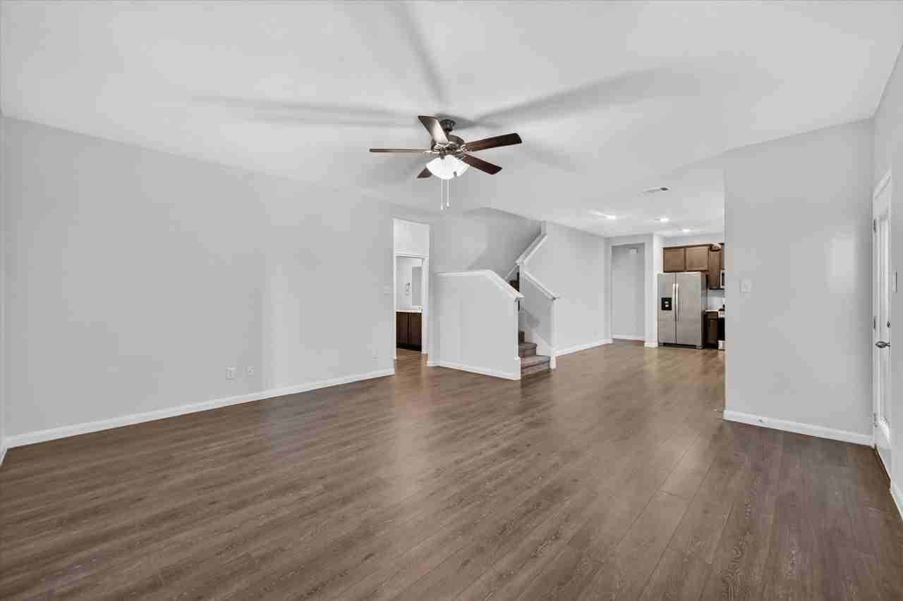 3920 Oak Creek Cir - Photo 2 of 22