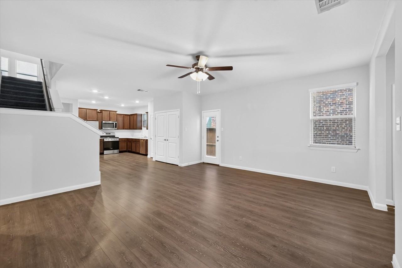 3920 Oak Creek Cir - Photo 3 of 22