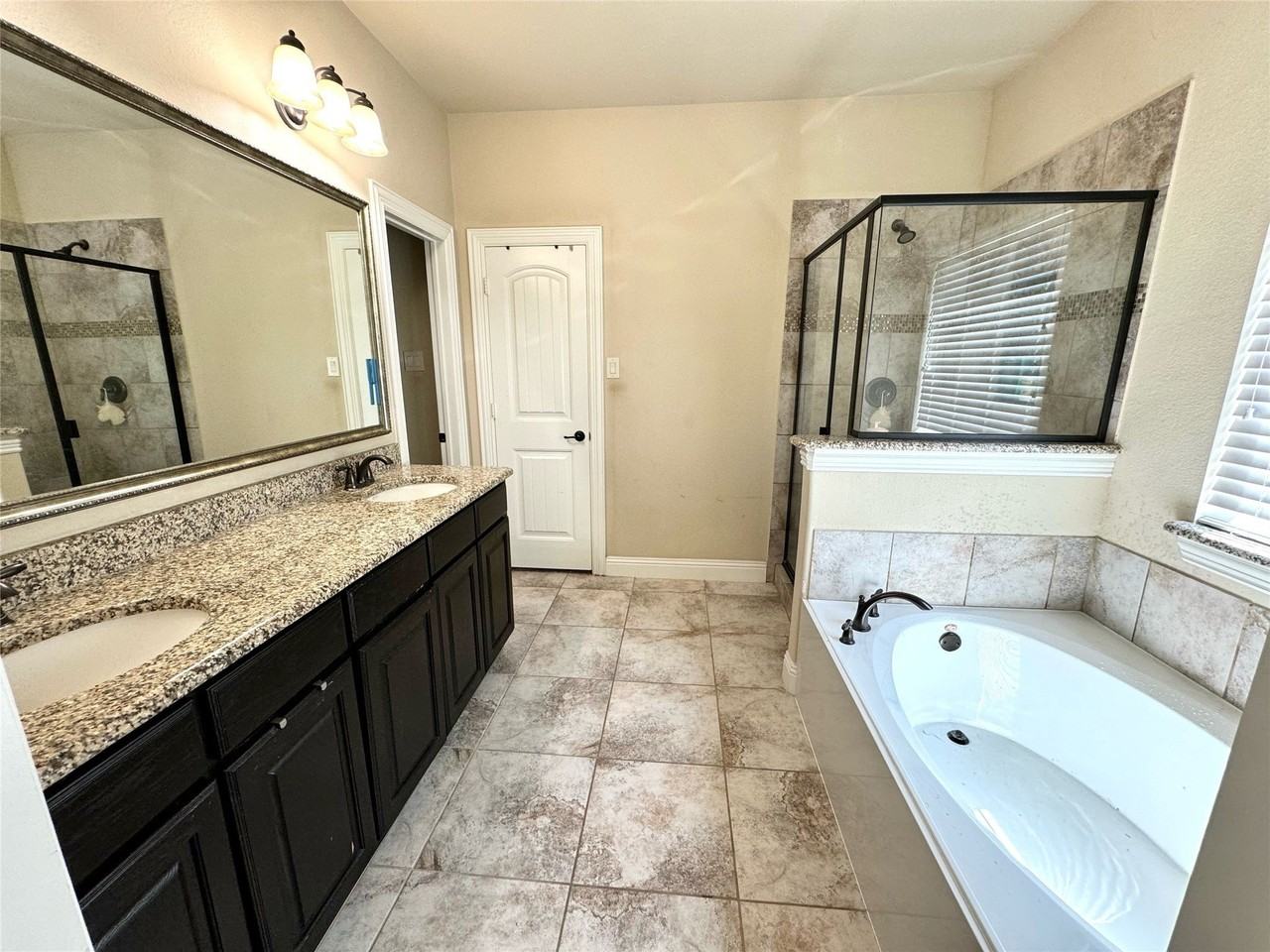 3611 Mohan Ct - Photo 7 of 28