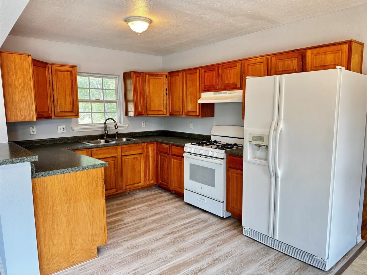 1415 Abelia St - Photo 2 of 18