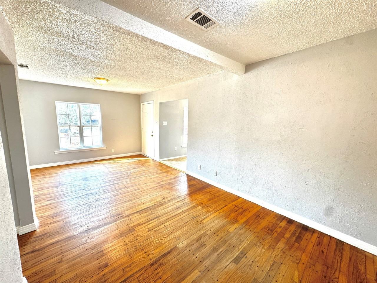1415 Abelia St - Photo 3 of 18