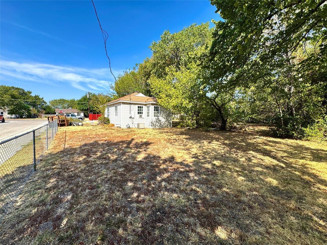 1415 Abelia St - Photo 4 of 18