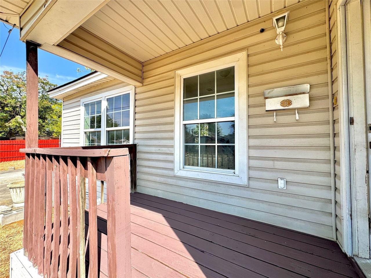 1415 Abelia St - Photo 5 of 18