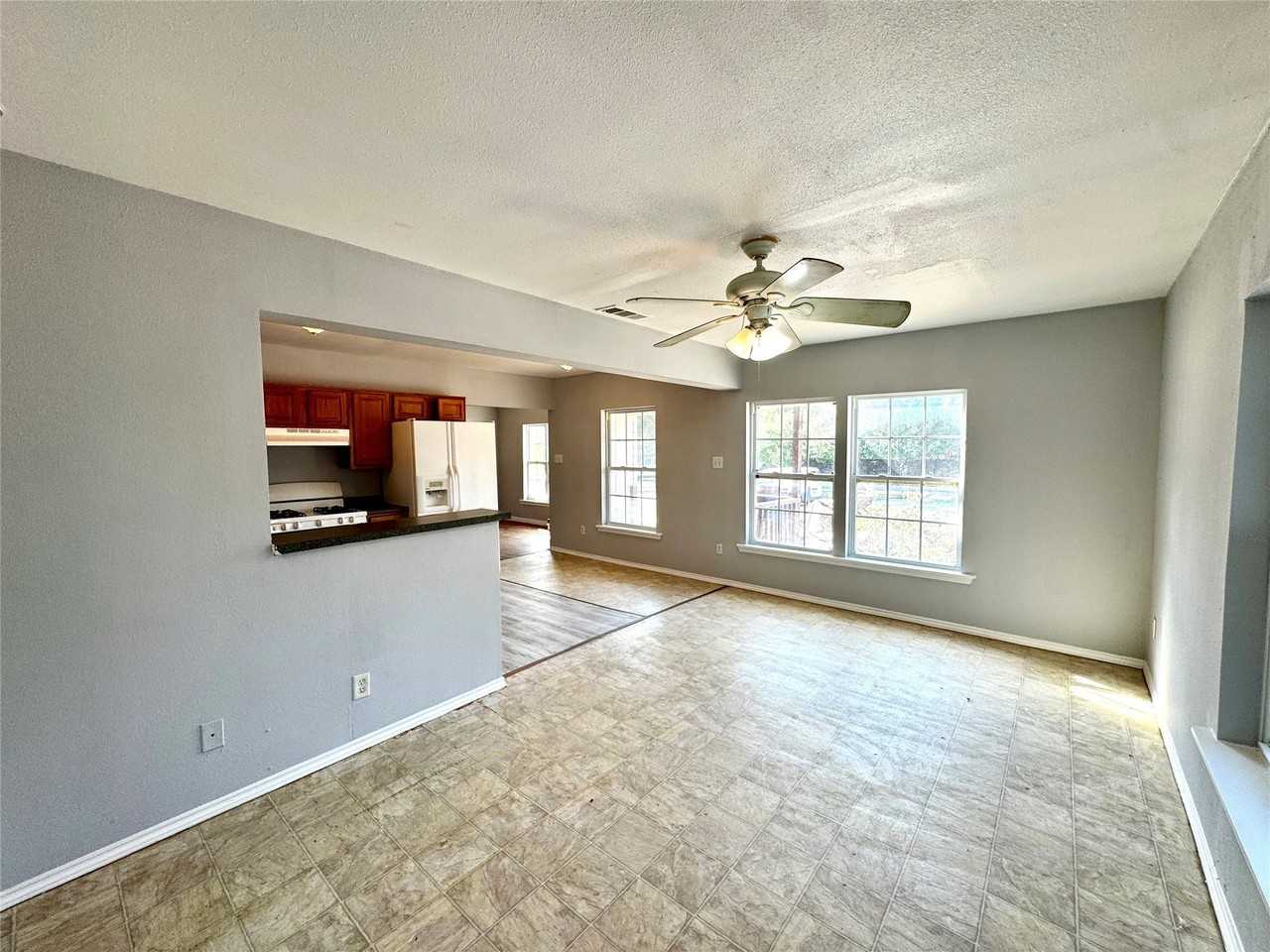 1415 Abelia St - Photo 7 of 18