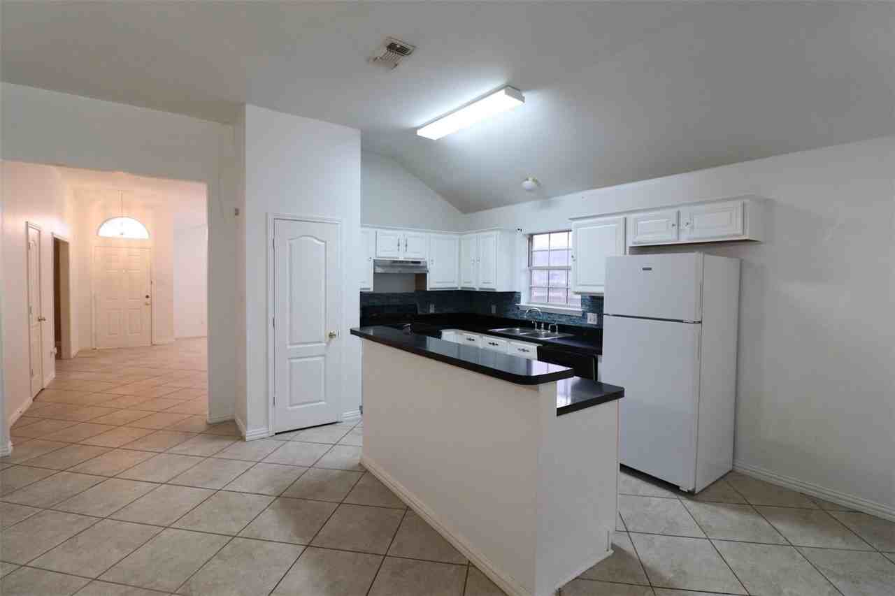 6100 Harwood Crossing Dr - Photo 2 of 24