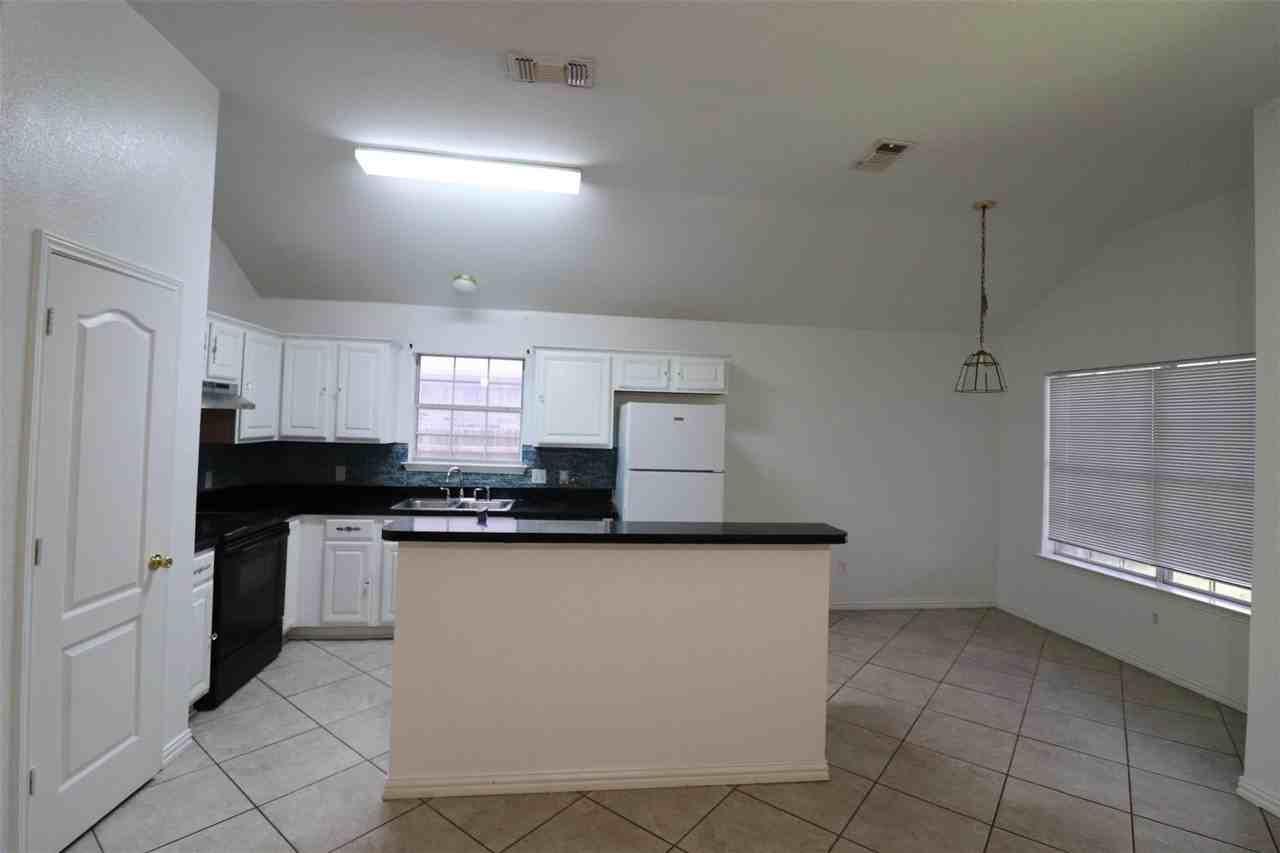 6100 Harwood Crossing Dr - Photo 3 of 24