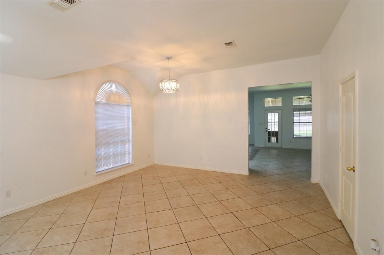 6100 Harwood Crossing Dr - Photo 7 of 24