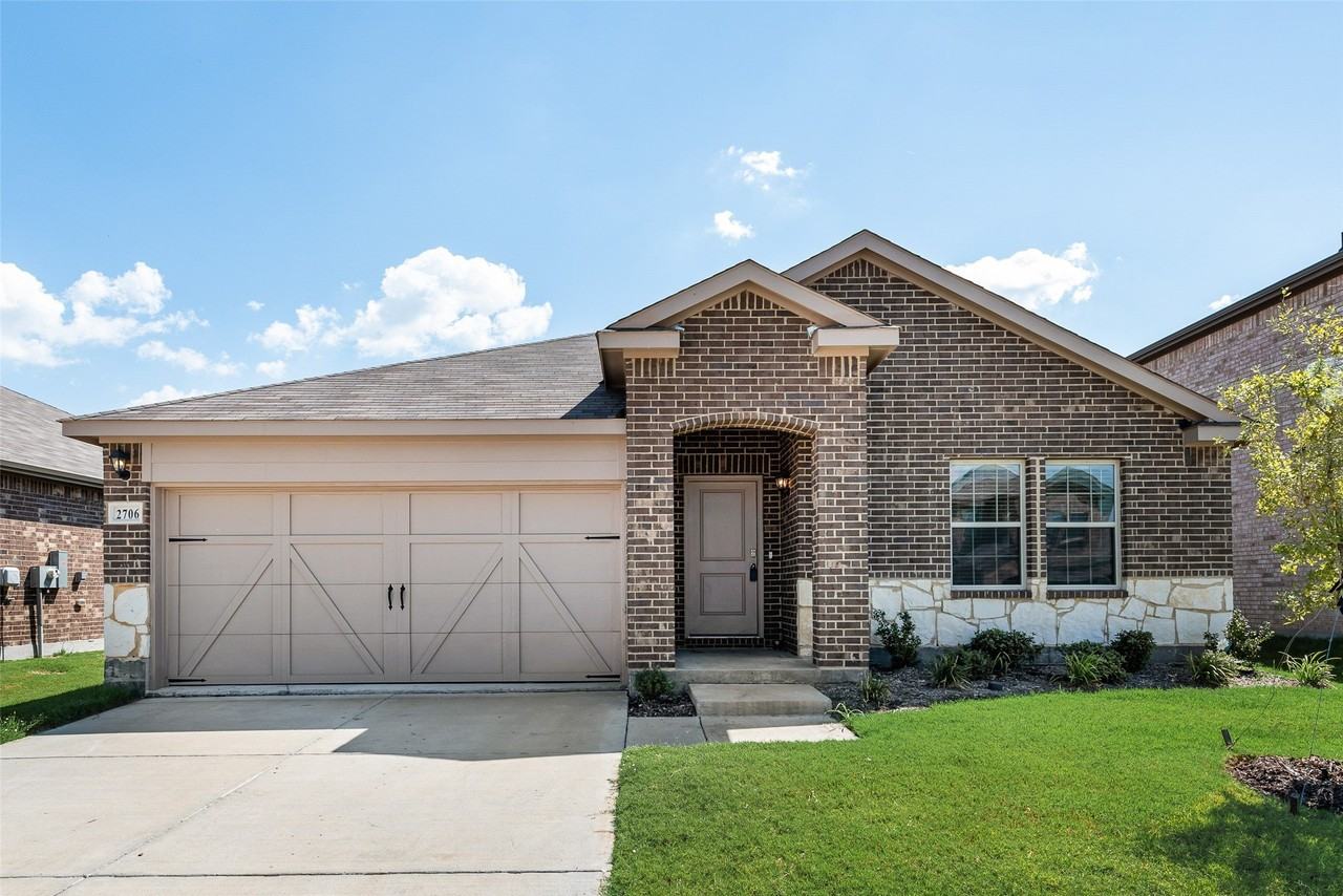 2706 Knollwood Trl - Photo 2 of 20