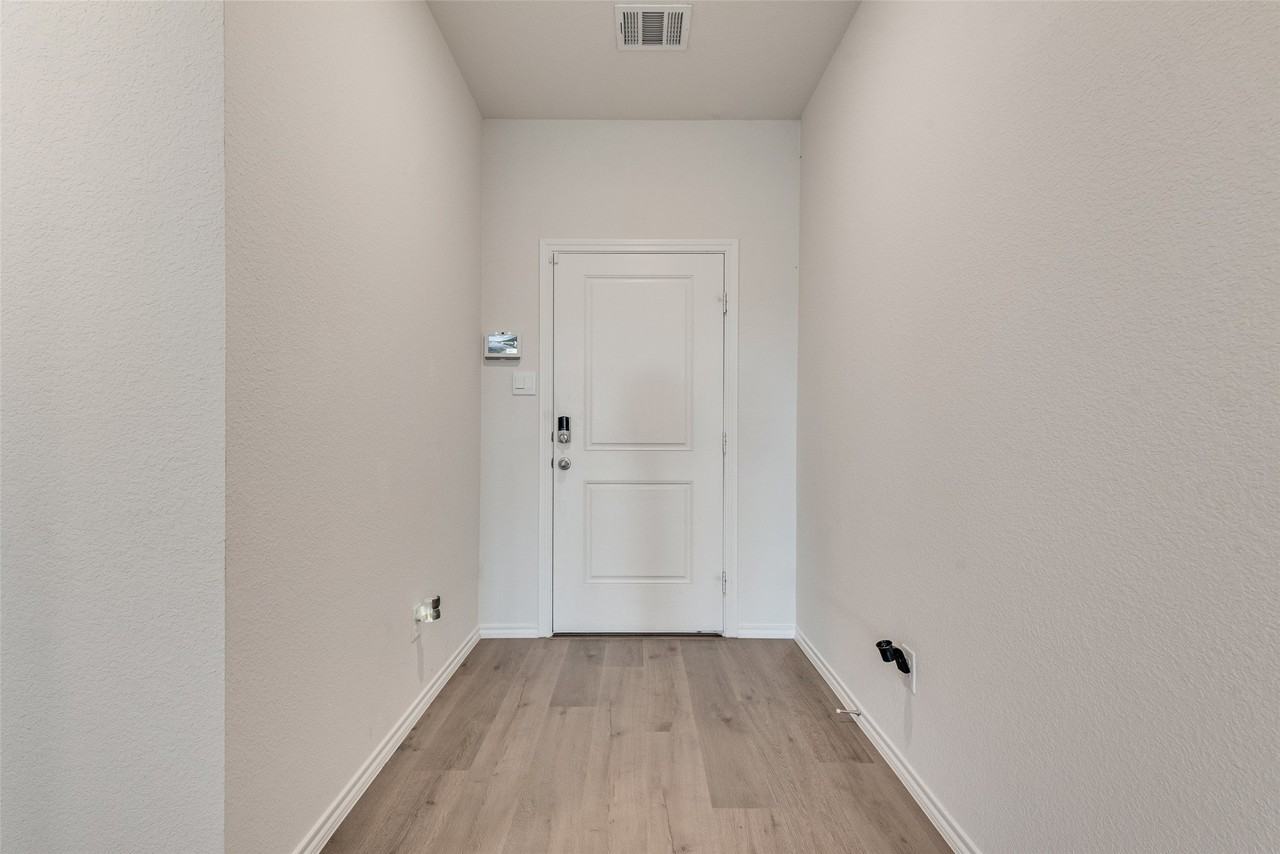 2706 Knollwood Trl - Photo 3 of 20