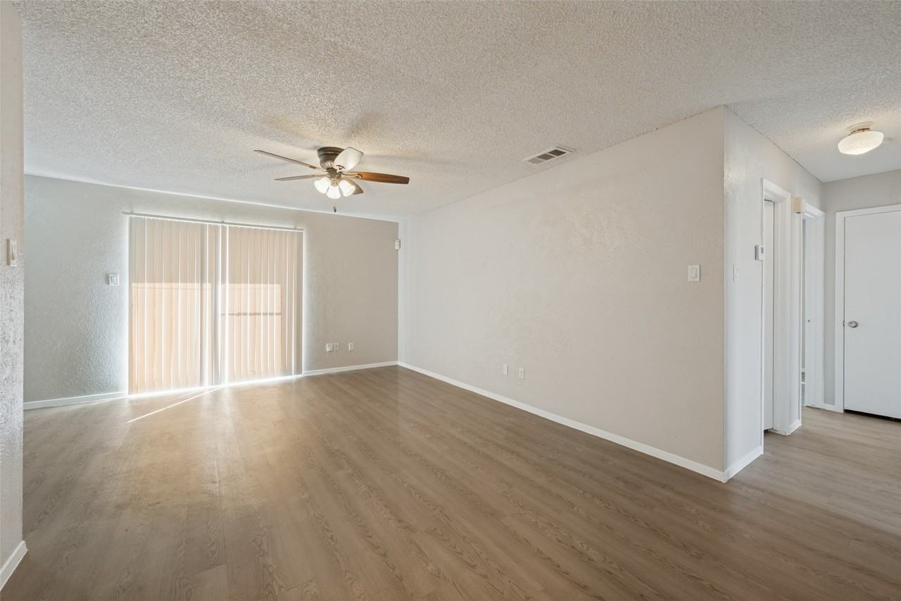 1211 Neptune Dr - Photo 4 of 25
