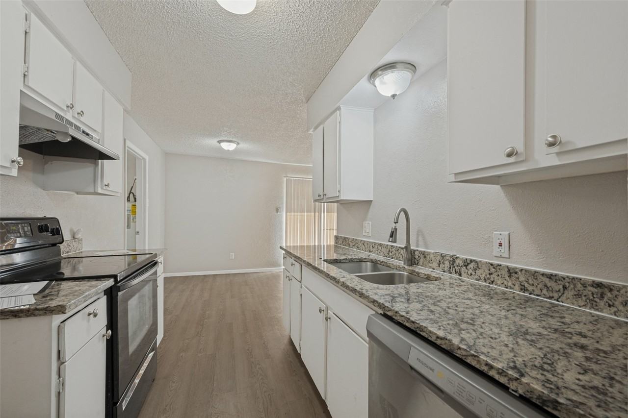 1211 Neptune Dr - Photo 7 of 25
