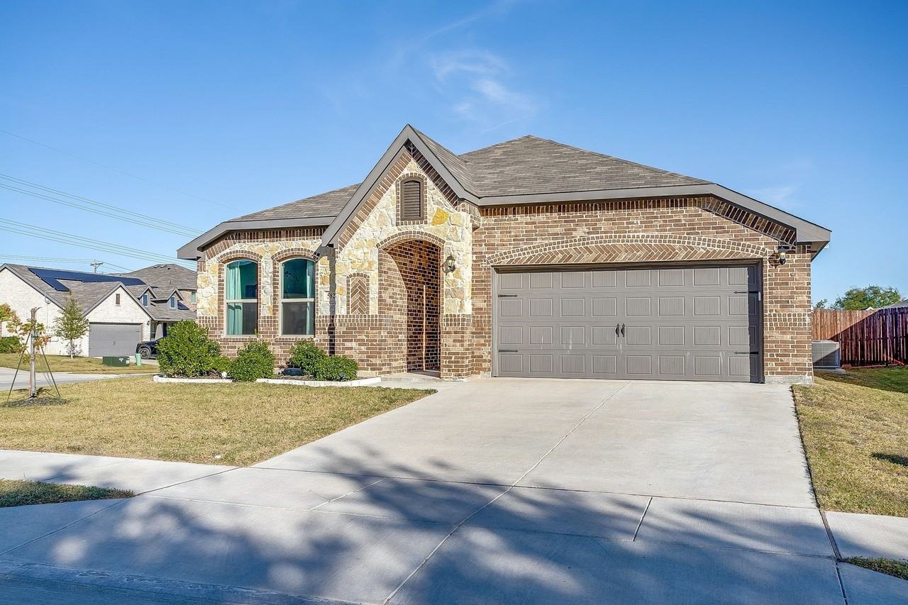 5828 Utopia Dr - Photo 2 of 40