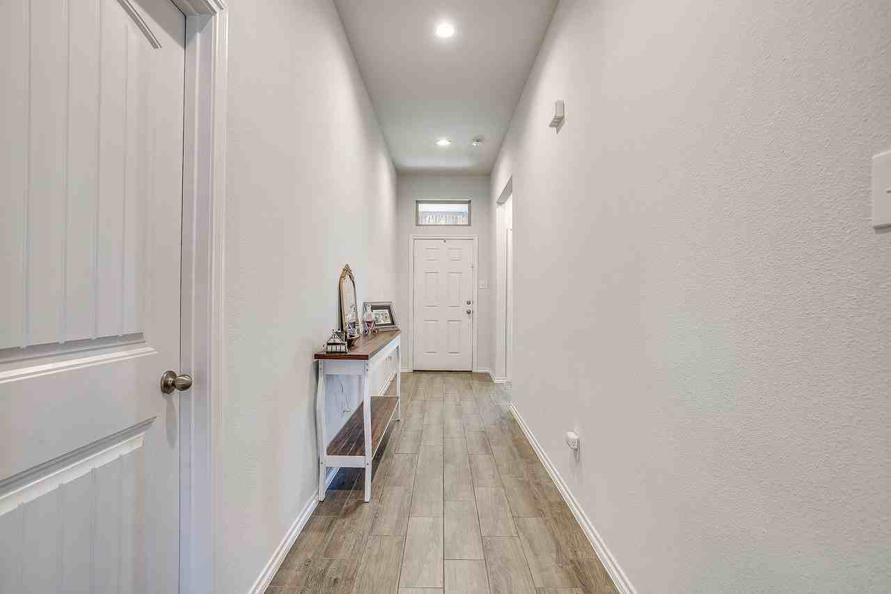 5828 Utopia Dr - Photo 3 of 40