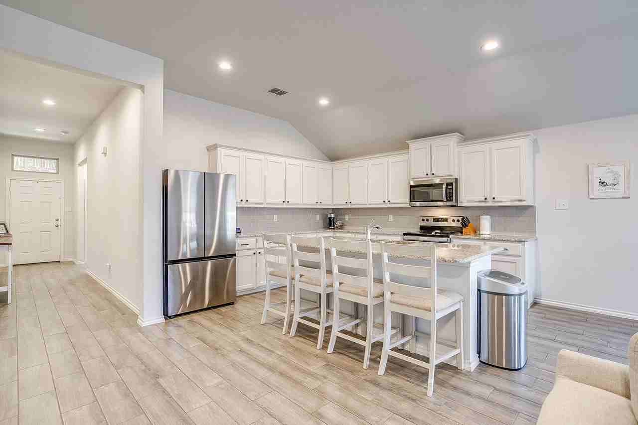 5828 Utopia Dr - Photo 6 of 40