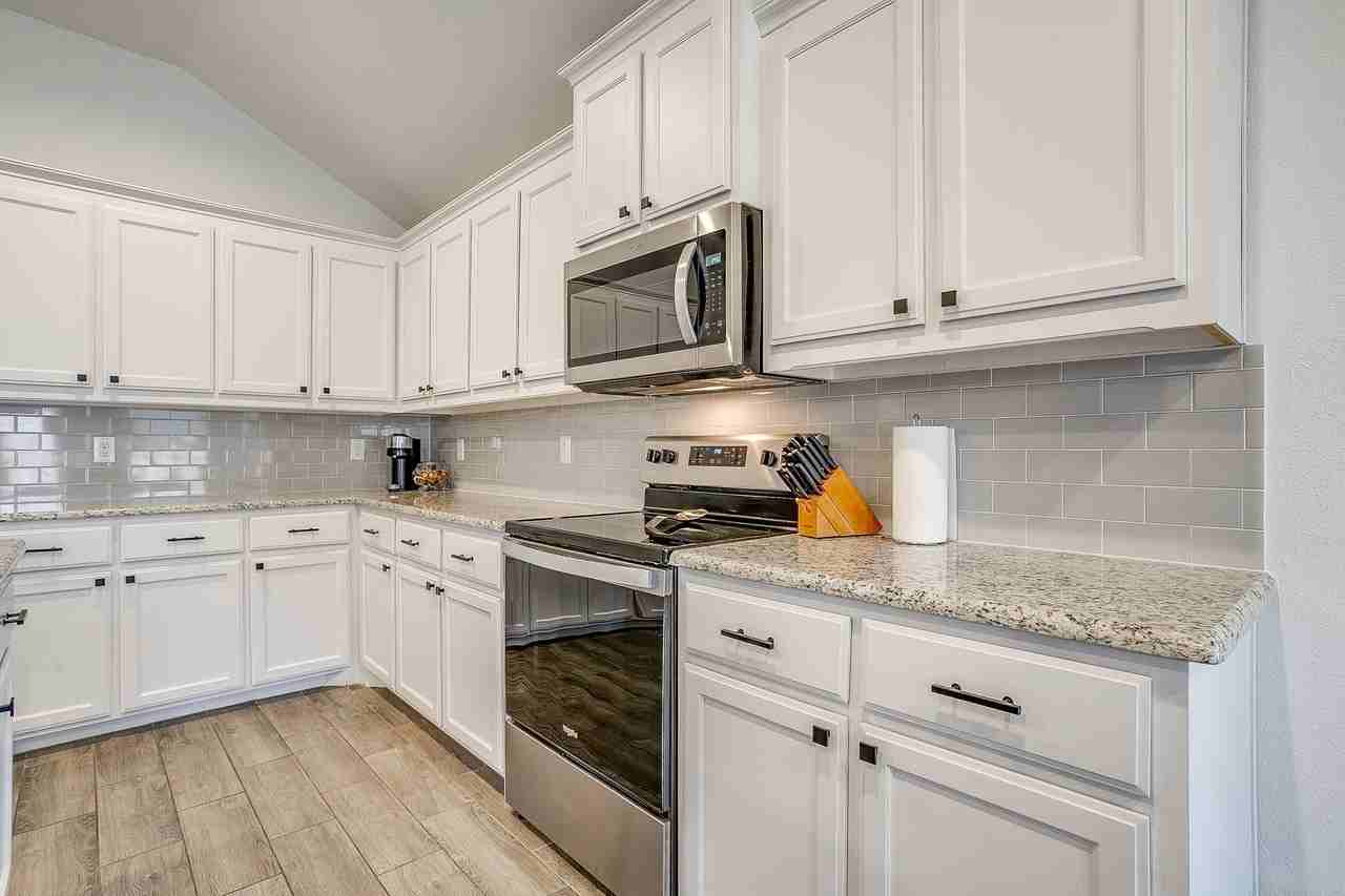 5828 Utopia Dr - Photo 7 of 40