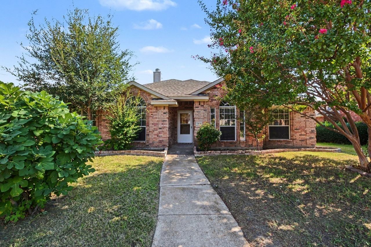 1306 Woodmont Dr - Photo 2 of 40