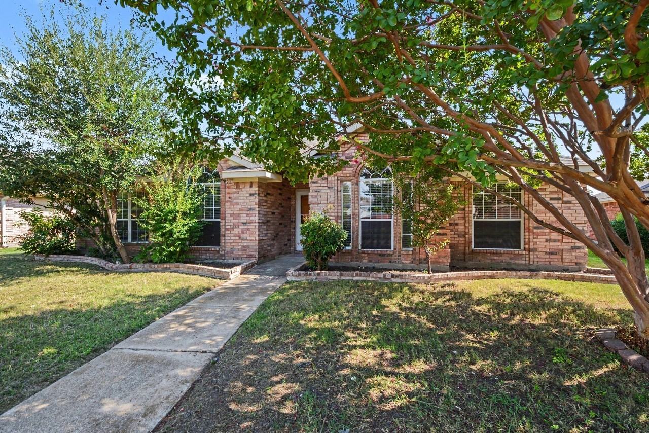 1306 Woodmont Dr - Photo 3 of 40