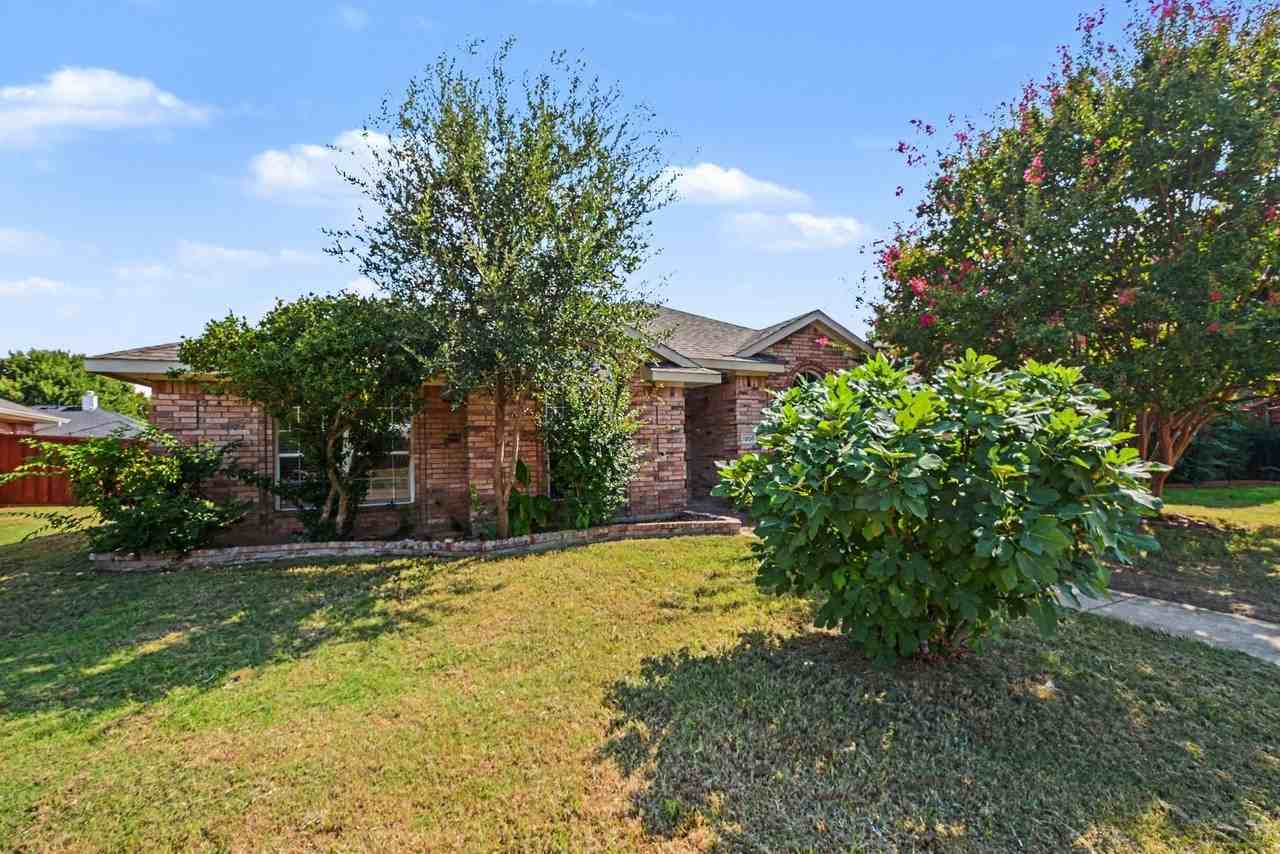 1306 Woodmont Dr - Photo 4 of 40