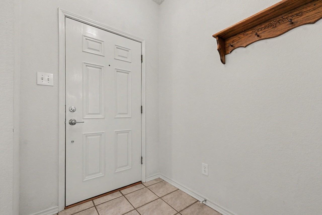 1306 Woodmont Dr - Photo 5 of 40