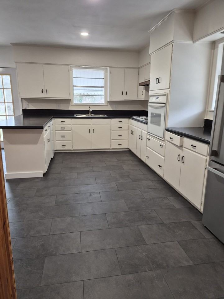 120 Carthel St - Photo 3 of 13