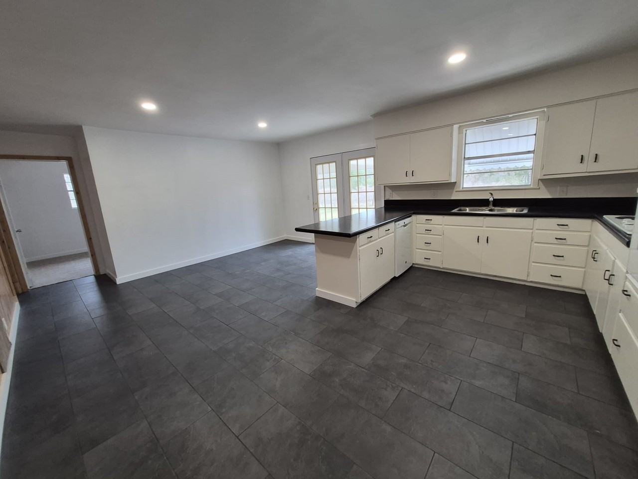 120 Carthel St - Photo 6 of 13