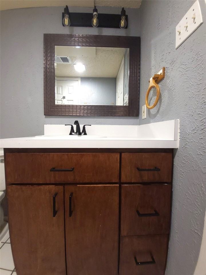305 Trinidad Dr - Photo 6 of 17