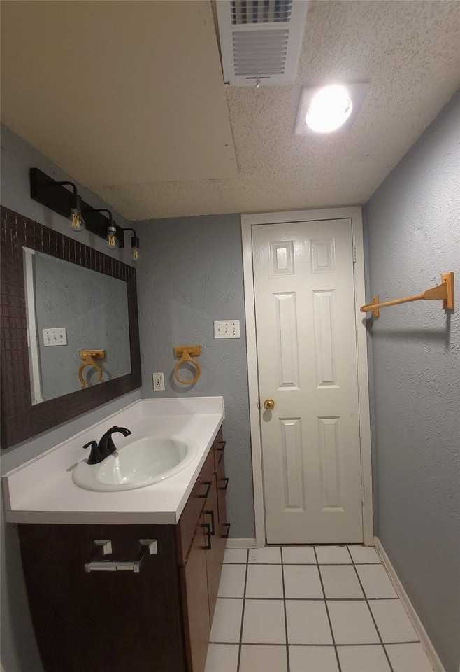 305 Trinidad Dr - Photo 7 of 17