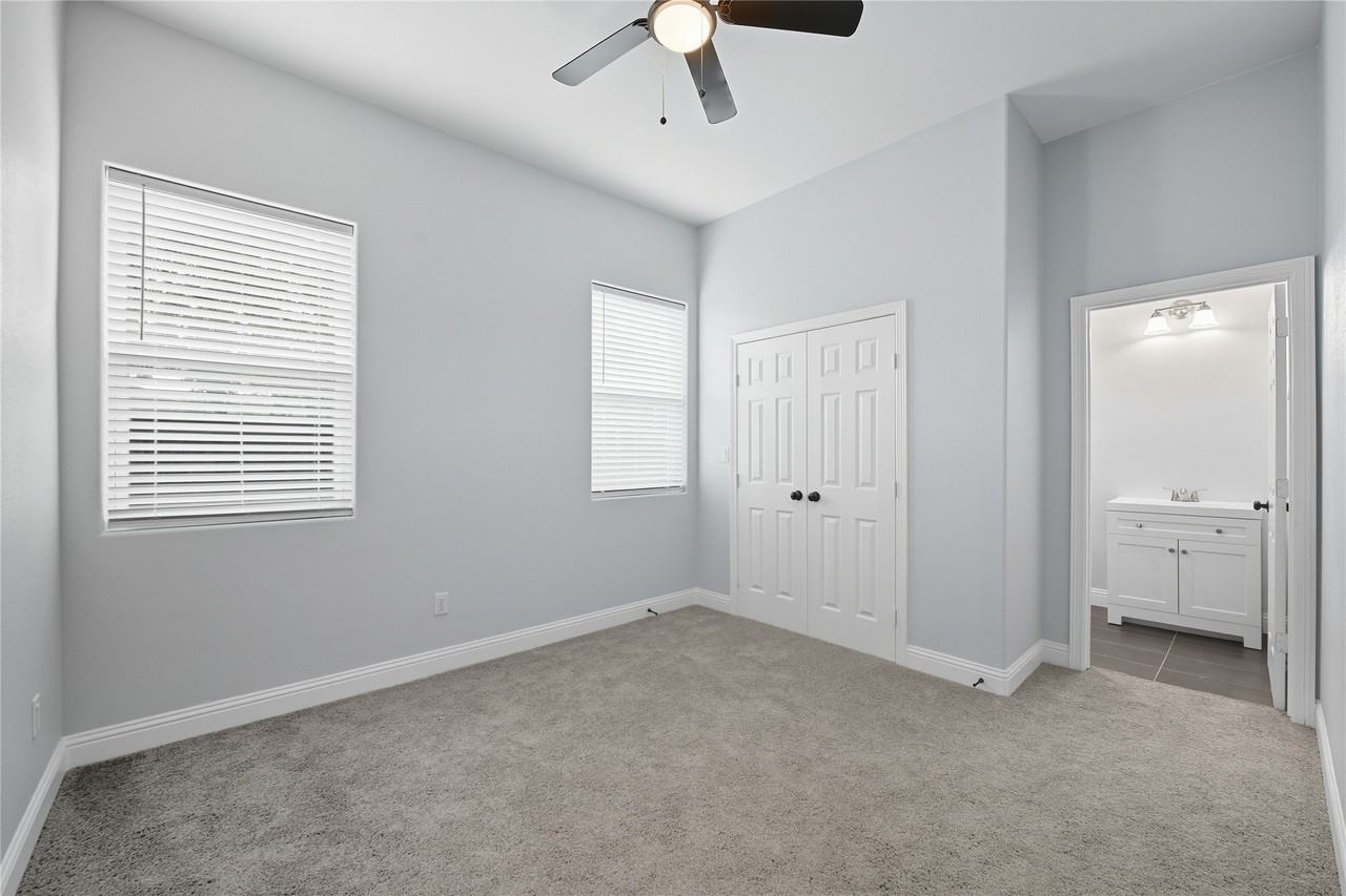 914 E Tucker St - Photo 5 of 18