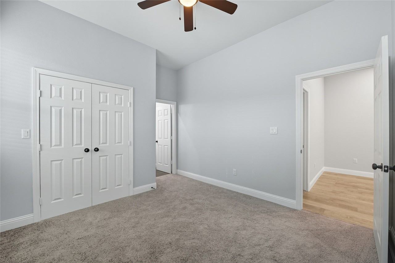 914 E Tucker St - Photo 6 of 18