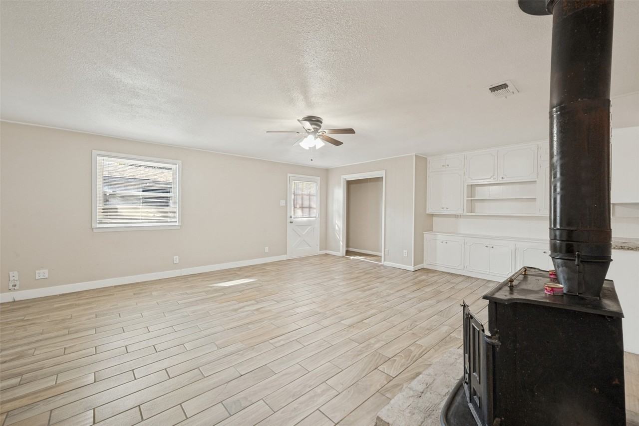 213 W Dorris Dr - Photo 5 of 22