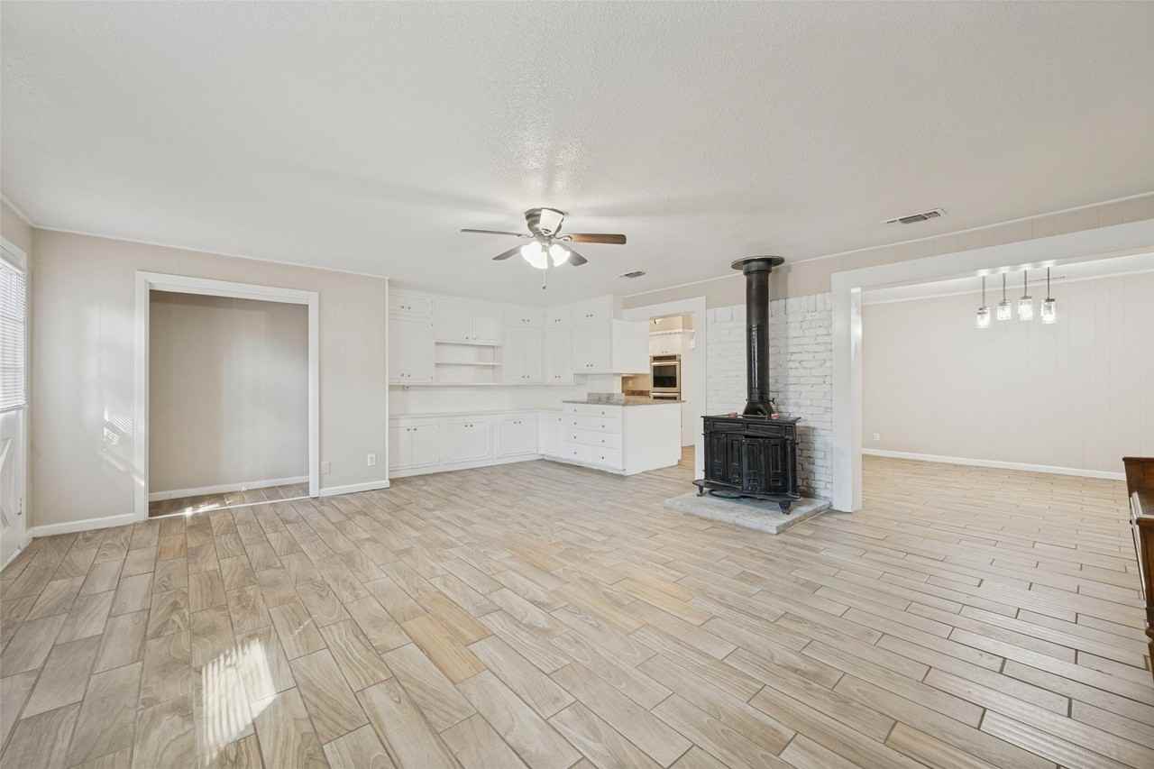 213 W Dorris Dr - Photo 6 of 22