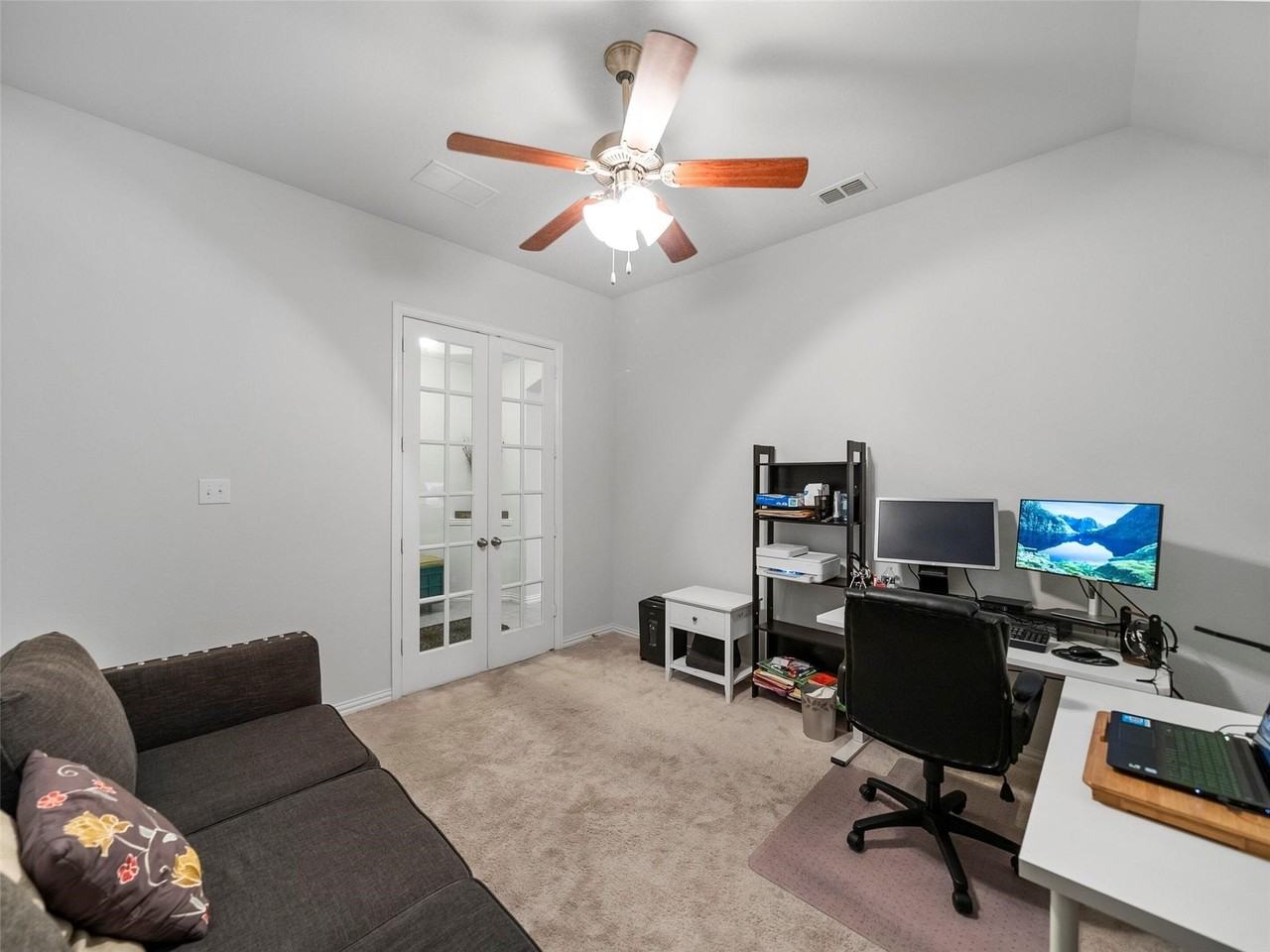 3017 Spring Creek Trl - Photo 3 of 16