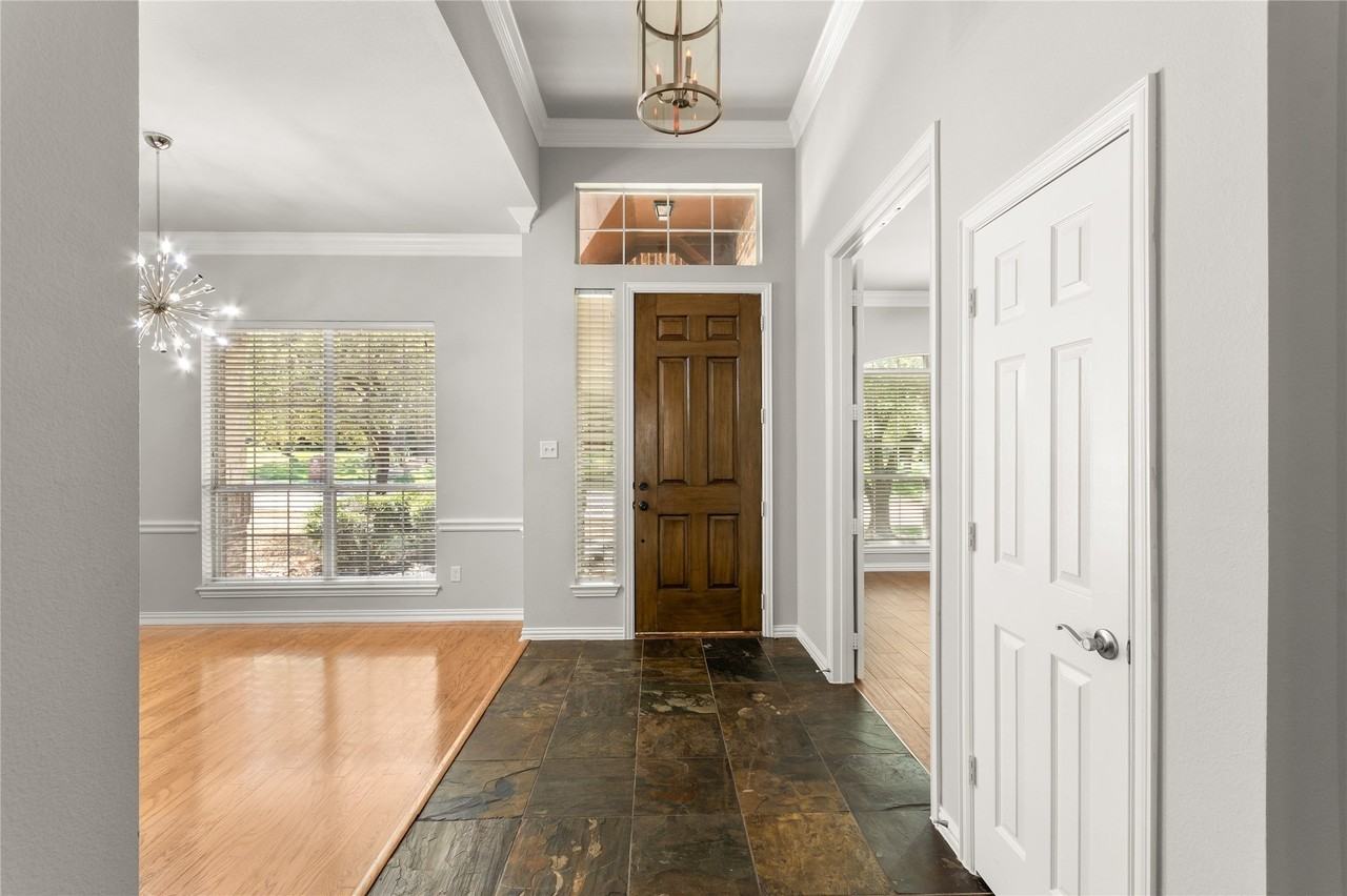 12416 Water Oak Dr - Photo 2 of 31