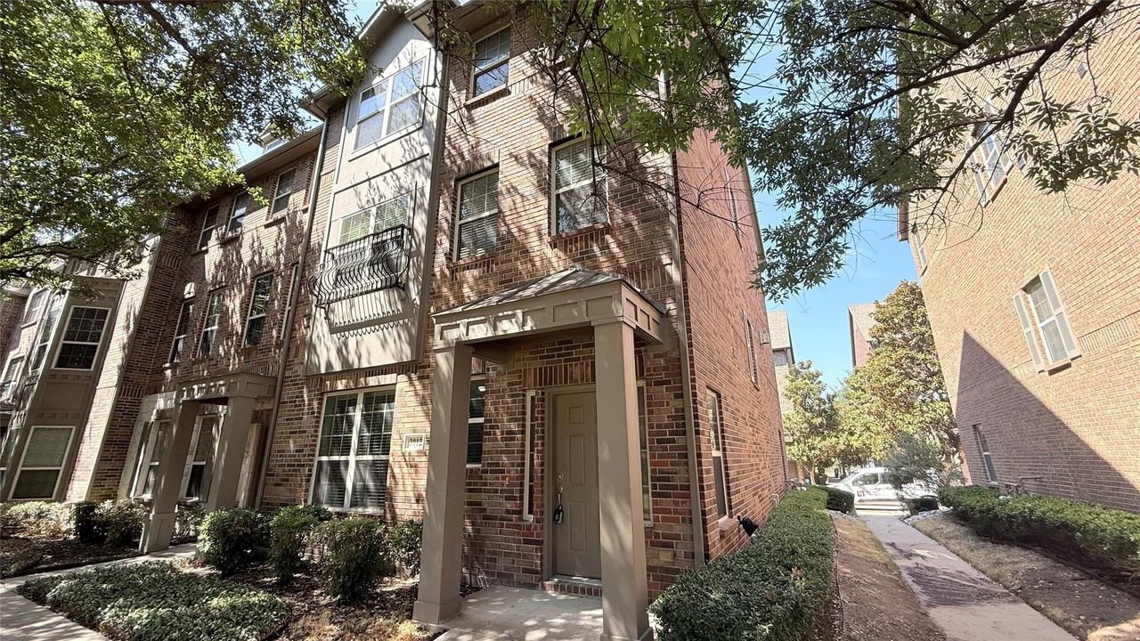 3912 Amberwood Dr - Photo 2 of 23