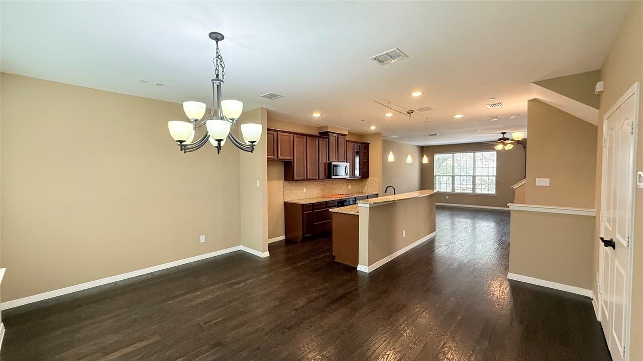 3912 Amberwood Dr - Photo 7 of 23